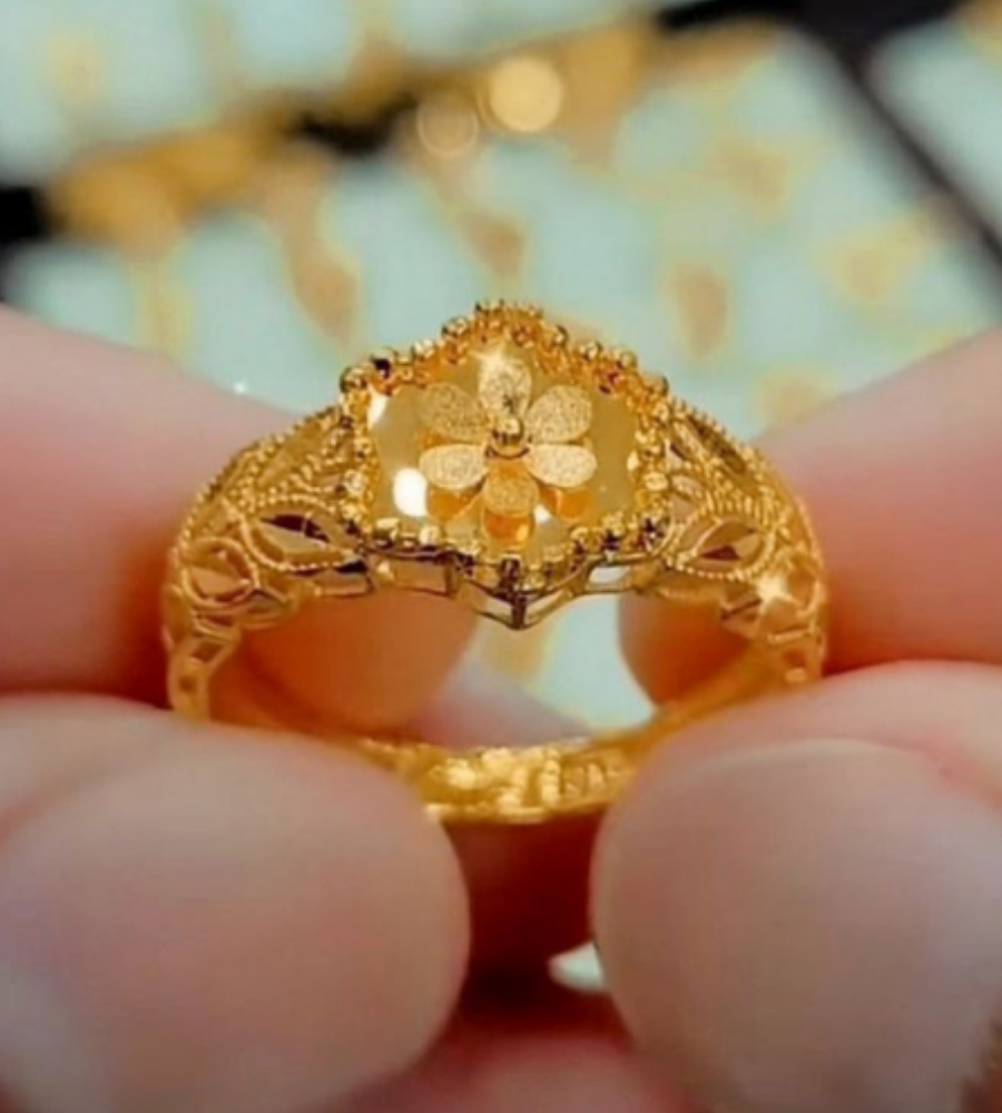 Women-Gold-Ring